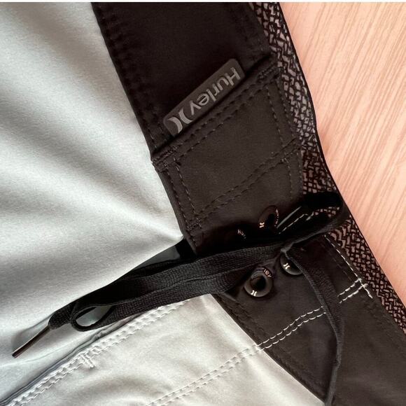 HURLEY Phantom Quick Dry 19" Outseam Shorts in Black & Blue Men's 38" Waist - Picture 6 of 9